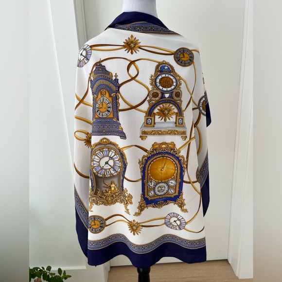 Accessories - SCARF Square Unsigned Classic Clock Pattern Navy Gold Cream Timeless Chic